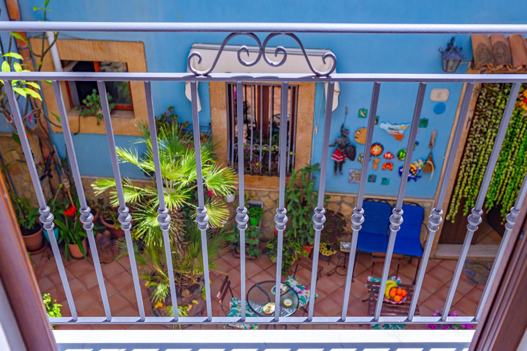 La Finestra Sul Cortile B&B Шака Екстериор снимка