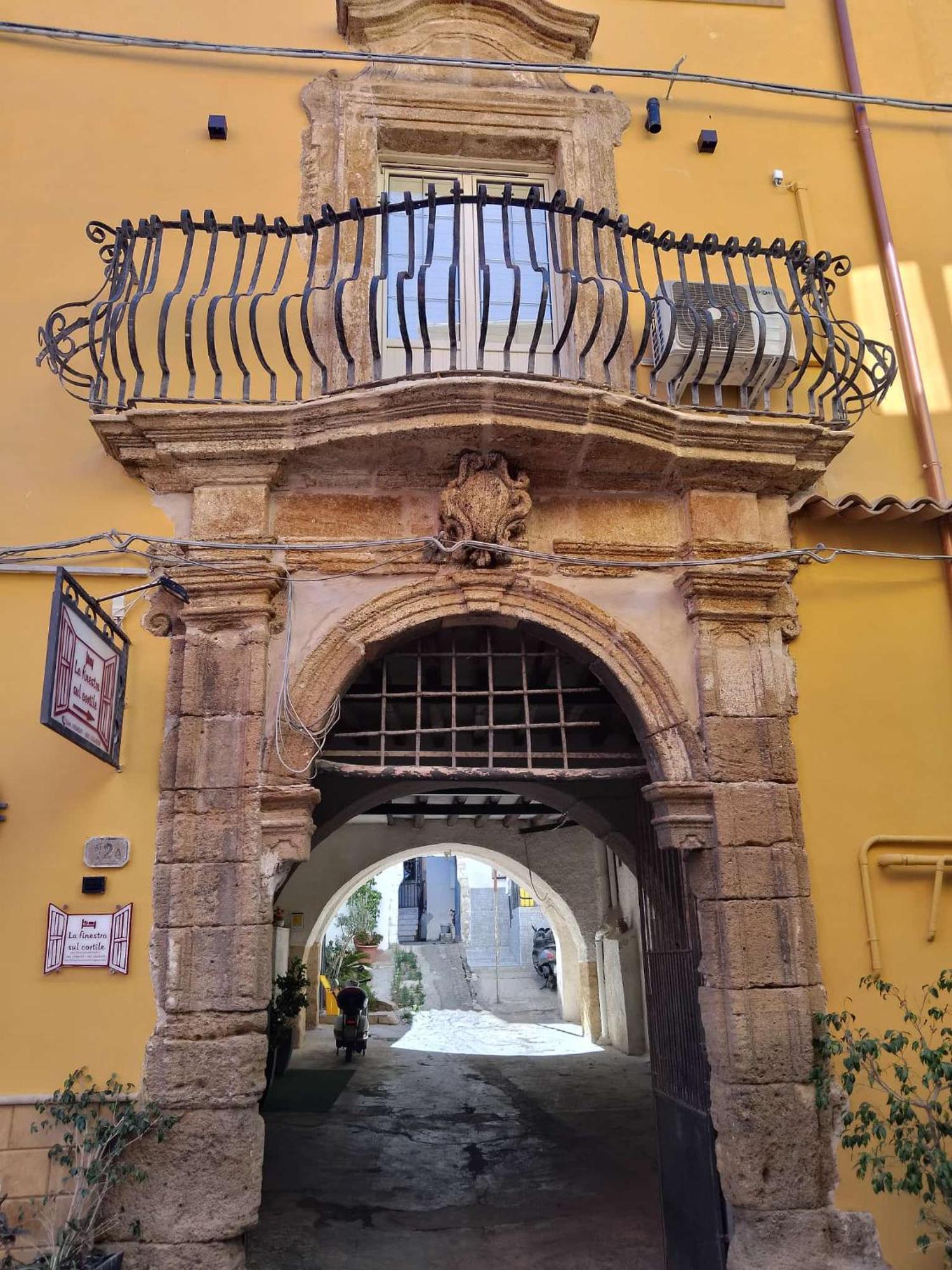 La Finestra Sul Cortile B&B Шака Екстериор снимка
