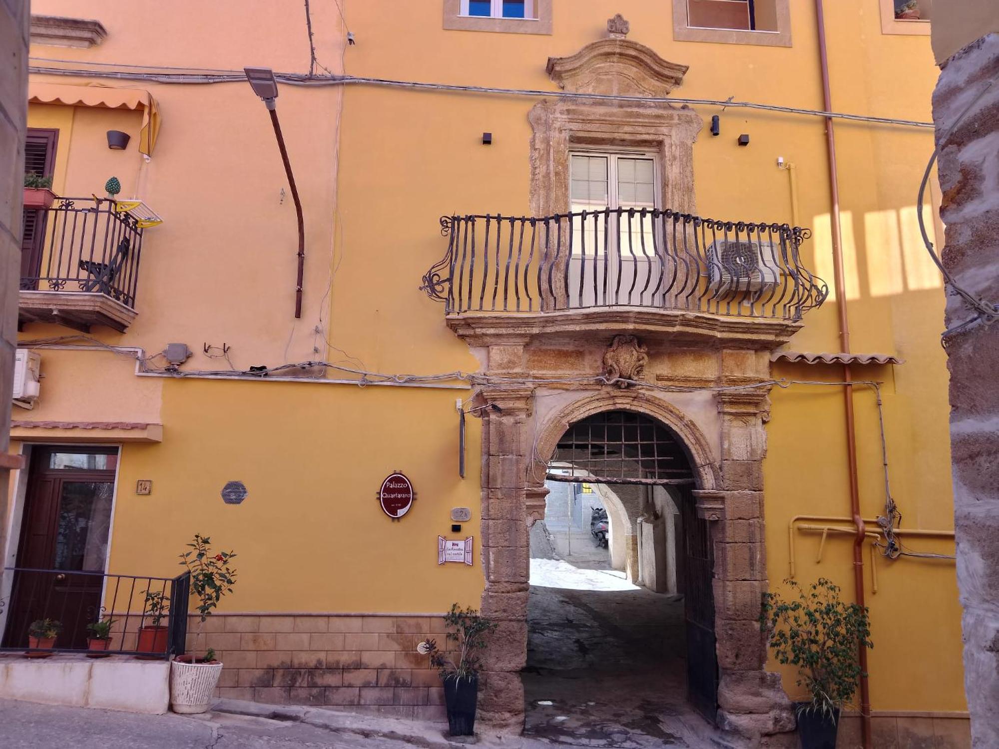 La Finestra Sul Cortile B&B Шака Екстериор снимка