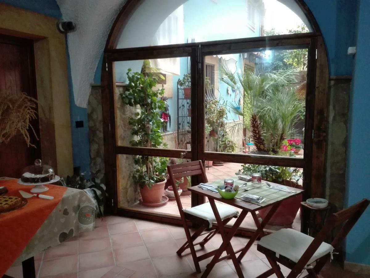 La Finestra Sul Cortile B&B Шака Екстериор снимка